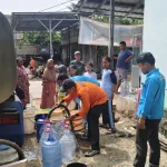 Foto: penyaluran air bersih untuk korban terdampak banjir oleh DPD KNPI Kabupaten Pandeglang/Istimewa