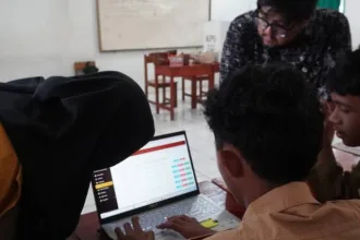 Komisi Pemilihan Umum (KPU) Kota Tangerang terus menyosialisasikan penggunaan sistem pemungutan suara elektronik atau e-voting di kalangan generasi muda khususnya para pelajar di Kota Tangerang.