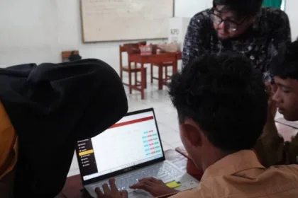 Komisi Pemilihan Umum (KPU) Kota Tangerang terus menyosialisasikan penggunaan sistem pemungutan suara elektronik atau e-voting di kalangan generasi muda khususnya para pelajar di Kota Tangerang.